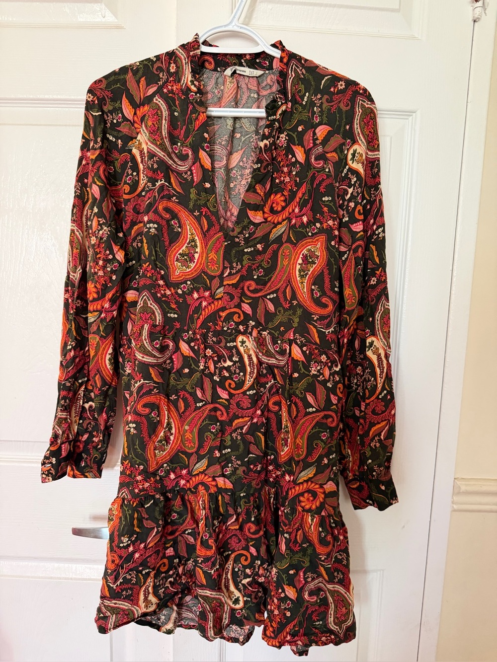 stradivarius Olive Paisley Long-Sleeve Tiered Dress with Rust and Pink